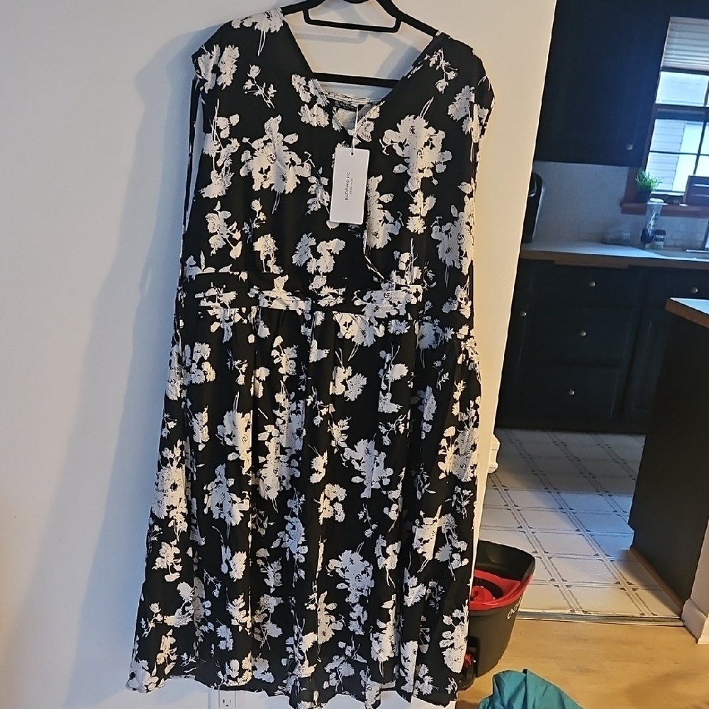 BloomChic Black and White Floral Long Sleeve Dress